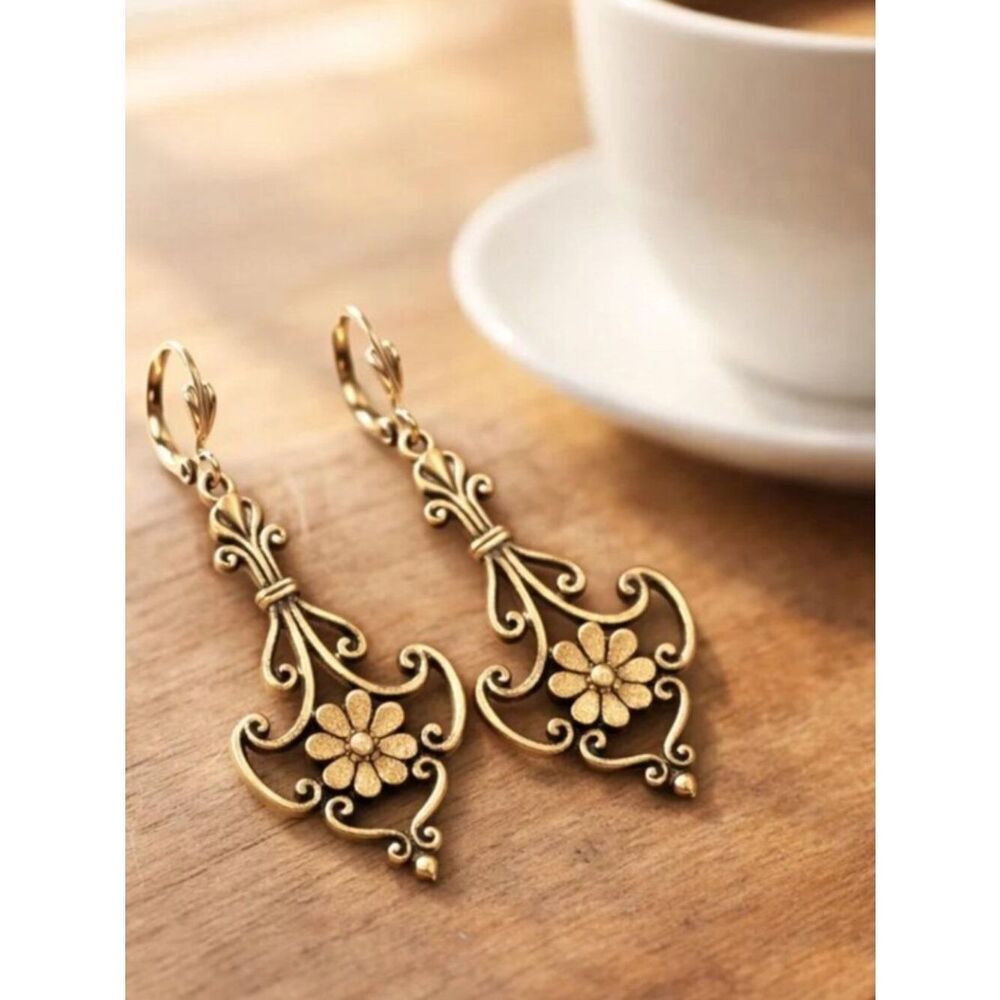 NWT Vintage Gold Floral Filigree Drop Earrings Boho Flower